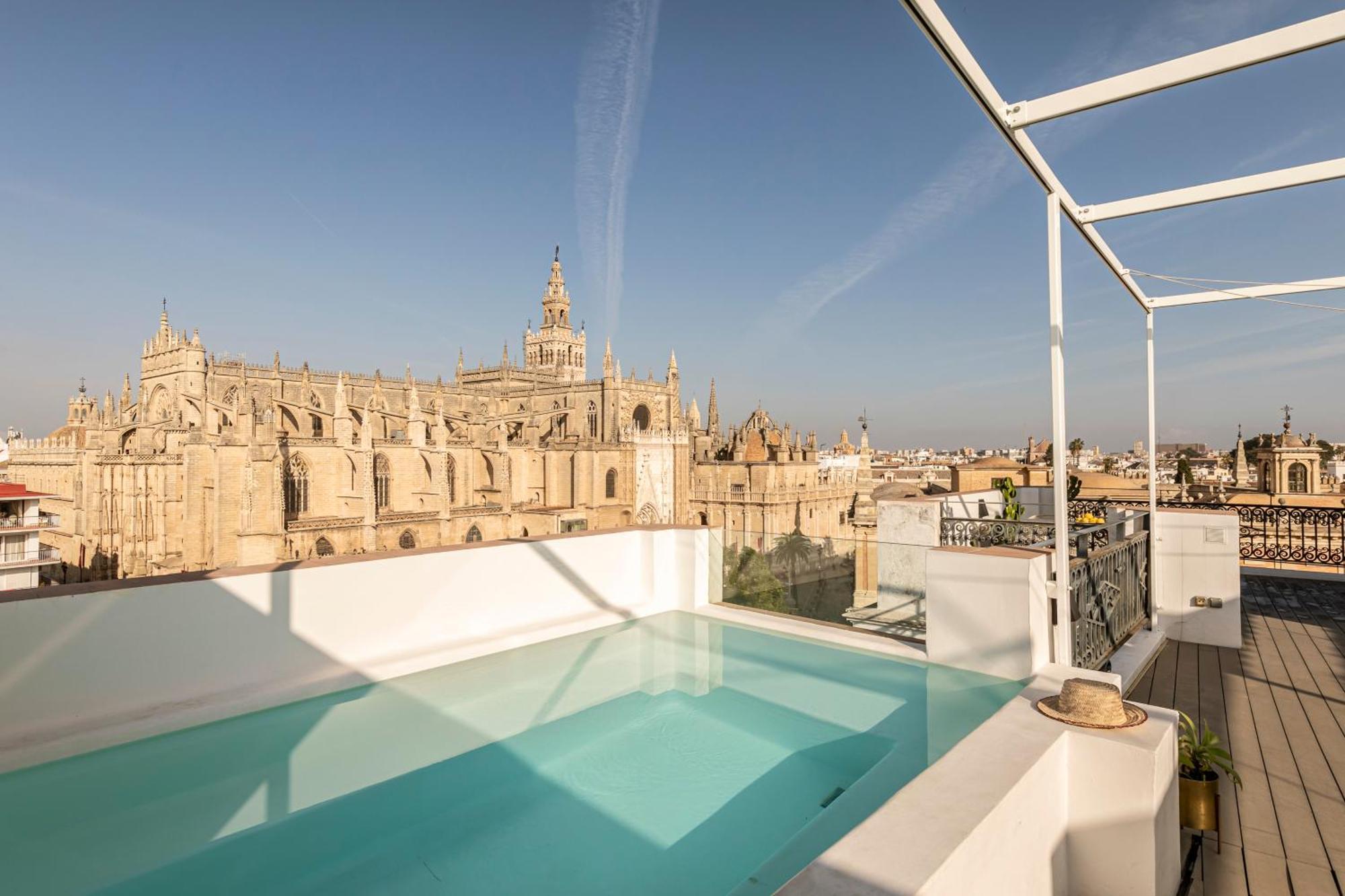 Isg Apartments Modern Atticpool At The Cathedralfree Parking セビリア エクステリア 写真