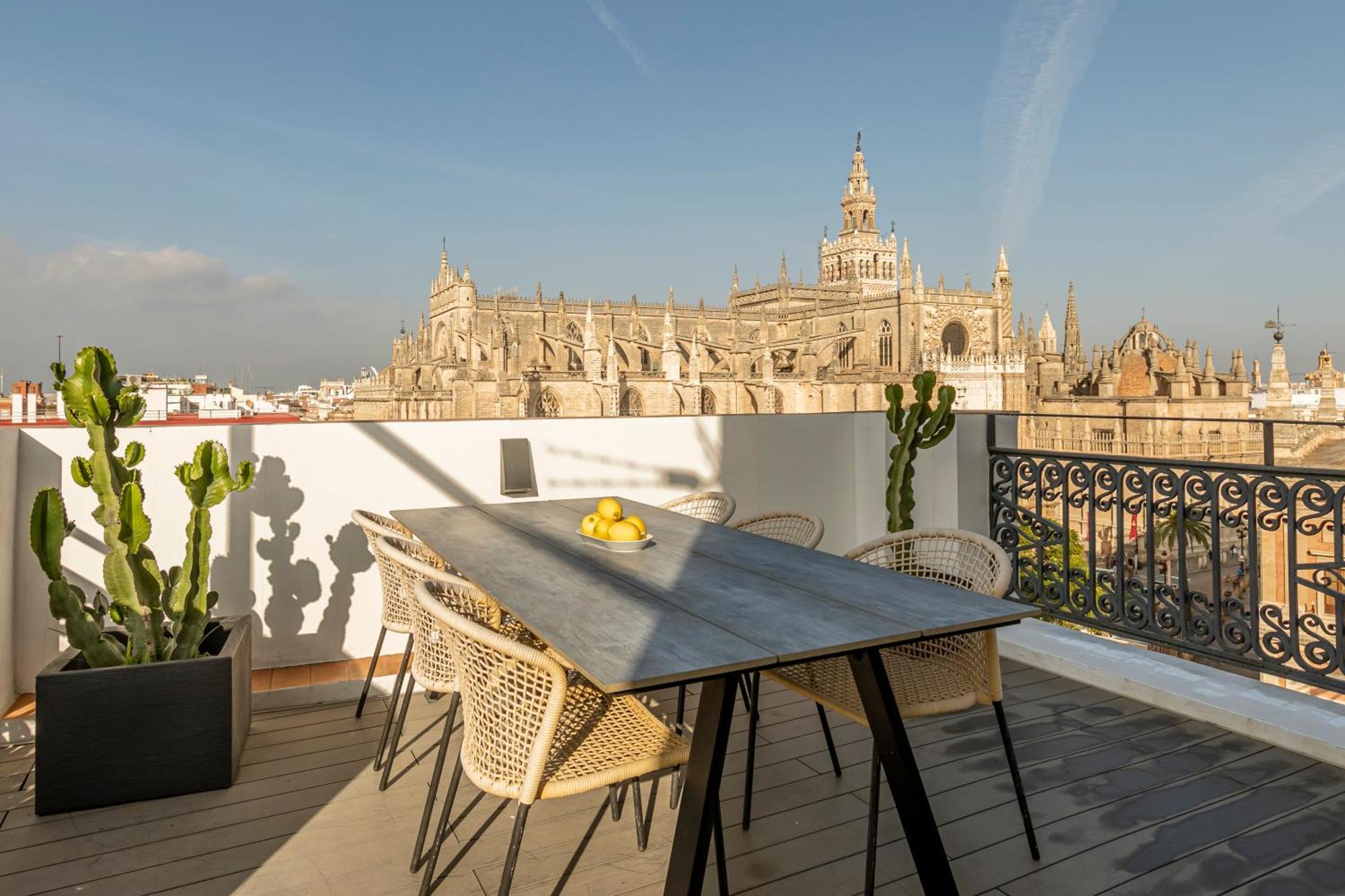 Isg Apartments Modern Atticpool At The Cathedralfree Parking セビリア エクステリア 写真