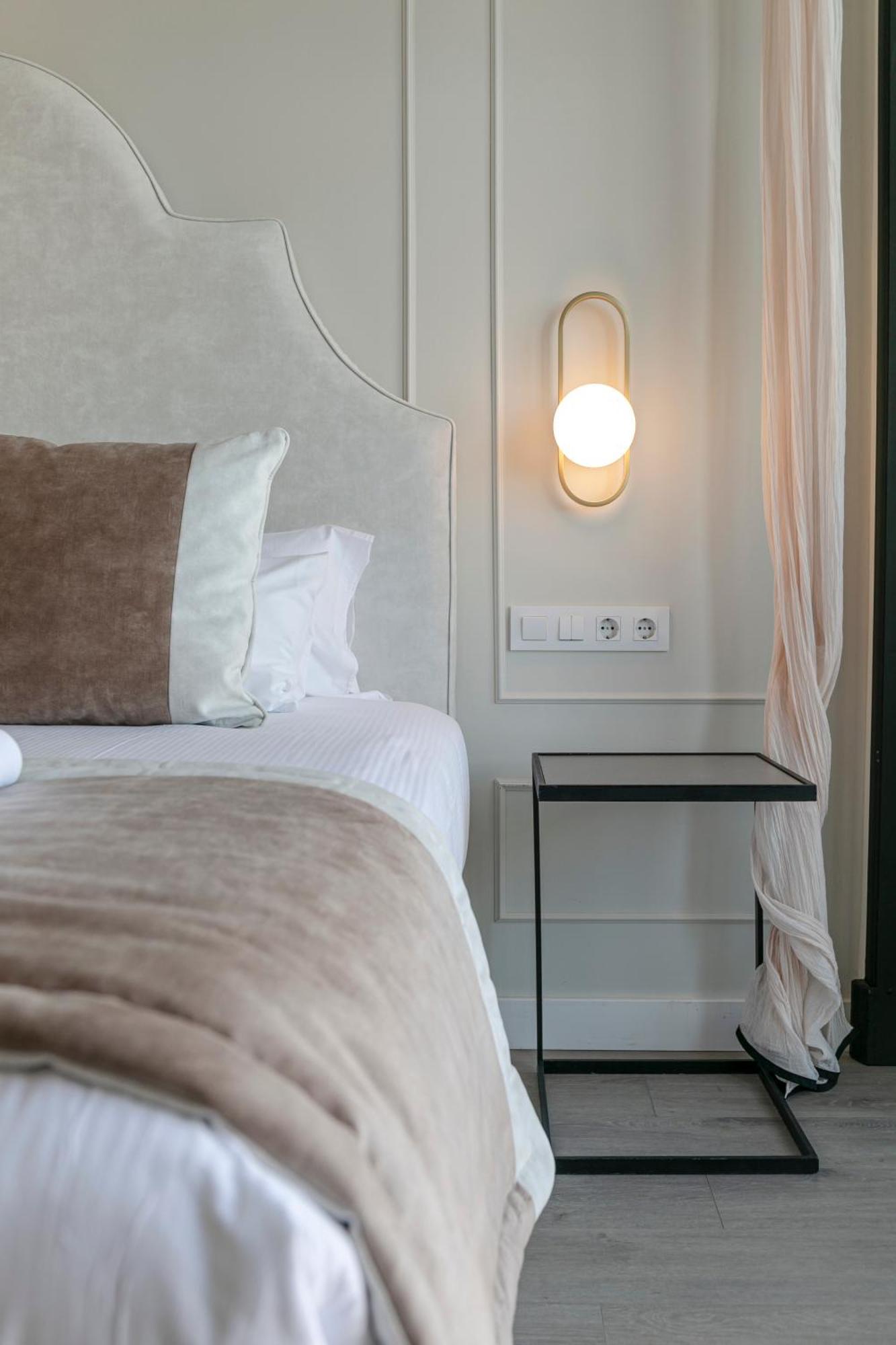 Isg Apartments Modern Atticpool At The Cathedralfree Parking セビリア エクステリア 写真