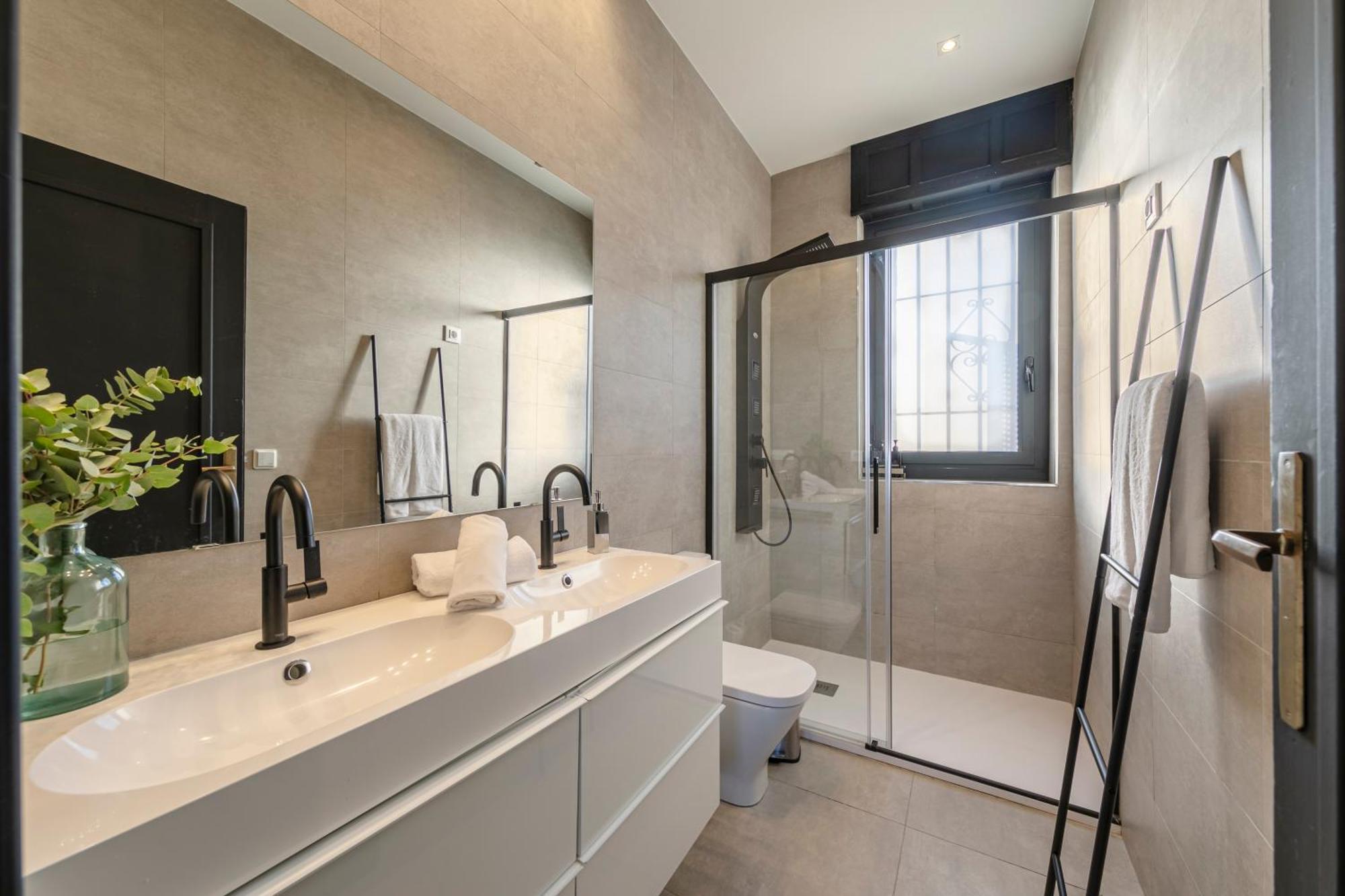 Isg Apartments Modern Atticpool At The Cathedralfree Parking セビリア エクステリア 写真