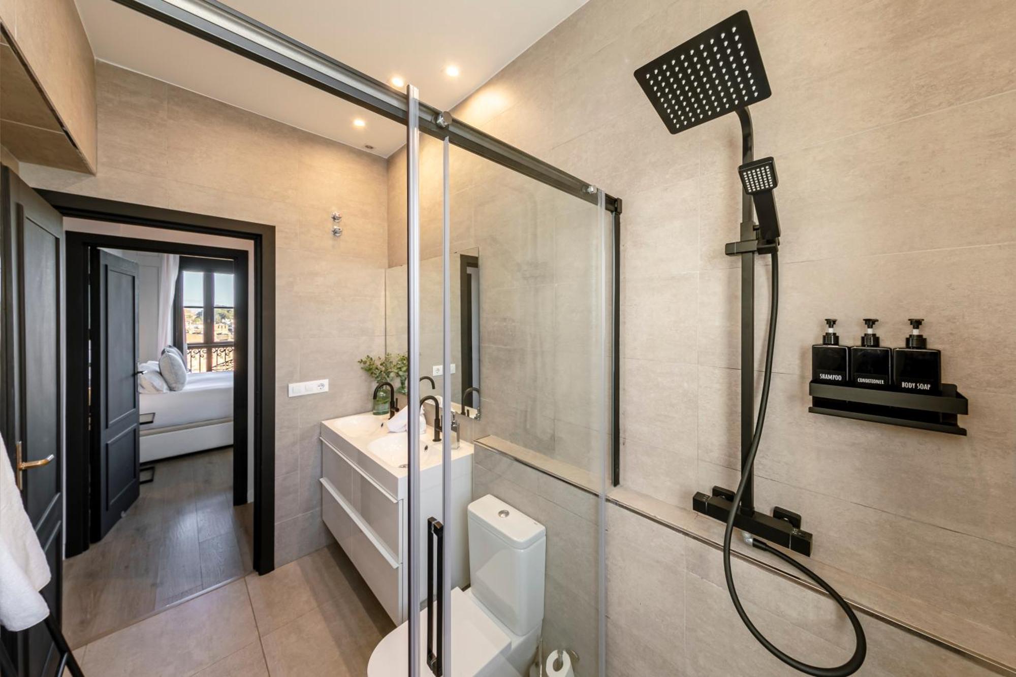 Isg Apartments Modern Atticpool At The Cathedralfree Parking セビリア エクステリア 写真