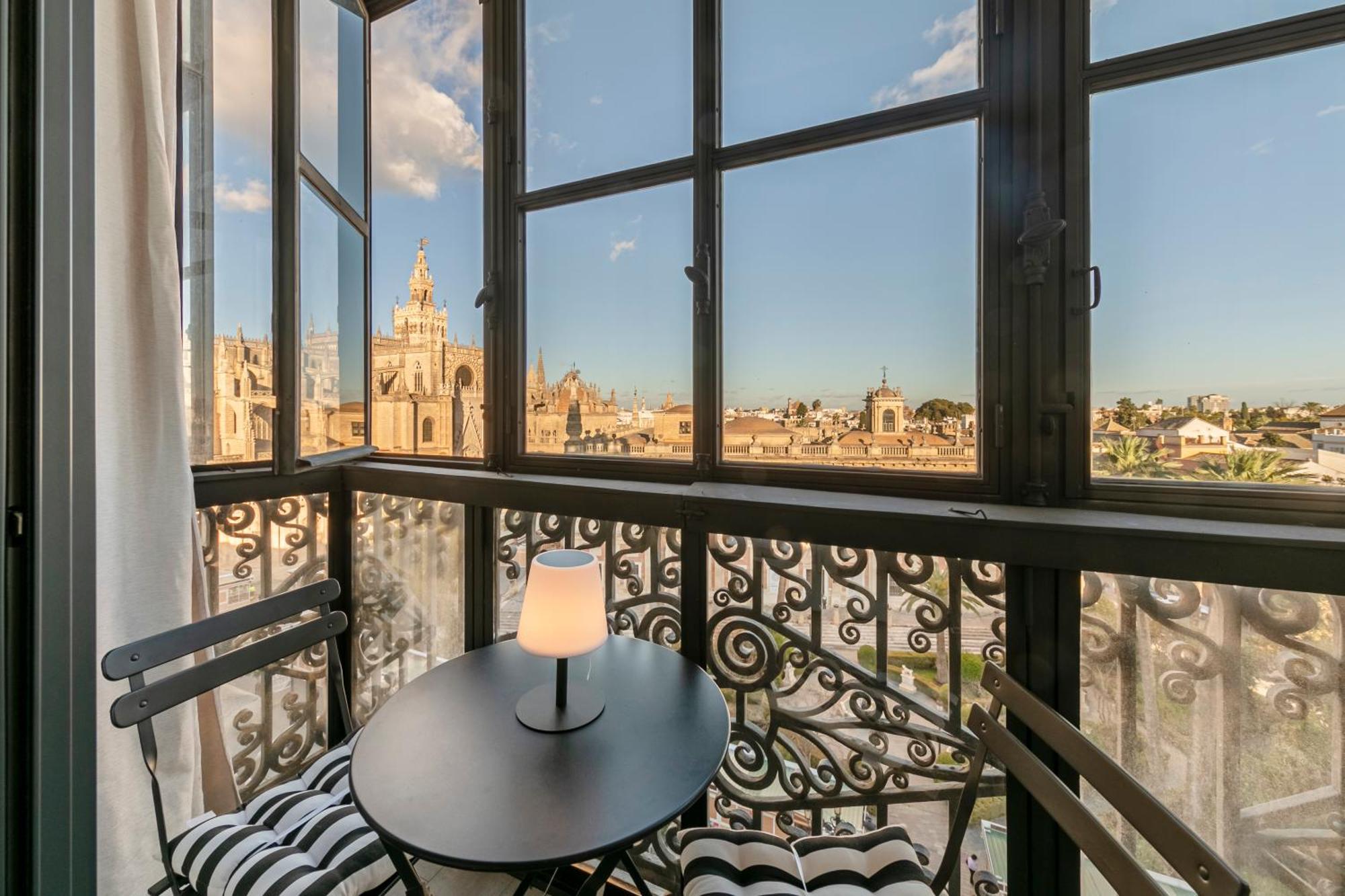 Isg Apartments Modern Atticpool At The Cathedralfree Parking セビリア エクステリア 写真