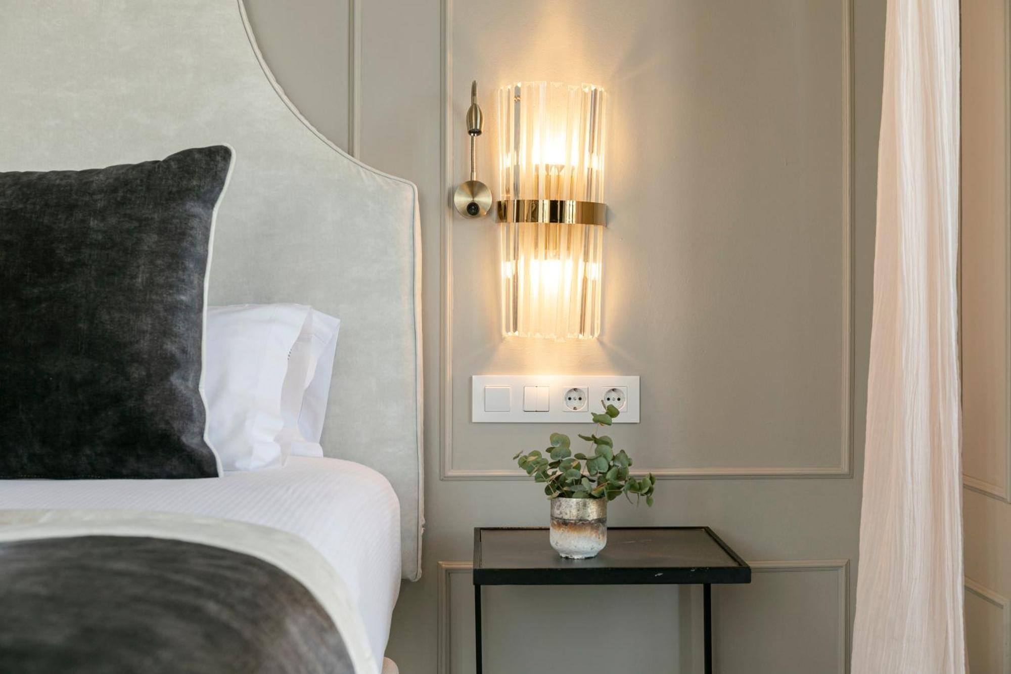 Isg Apartments Modern Atticpool At The Cathedralfree Parking セビリア エクステリア 写真