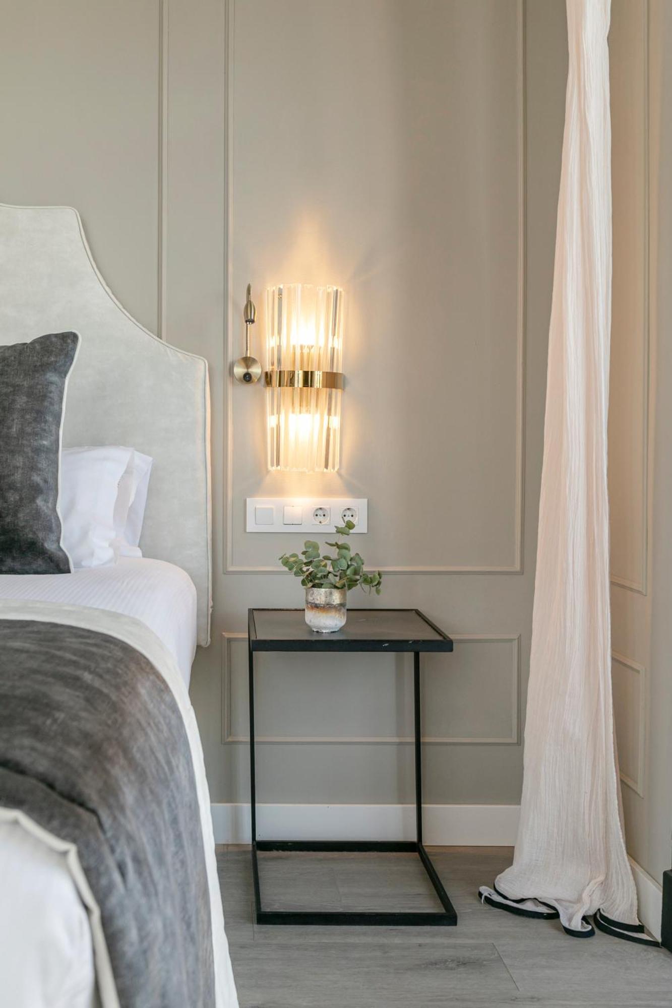 Isg Apartments Modern Atticpool At The Cathedralfree Parking セビリア エクステリア 写真