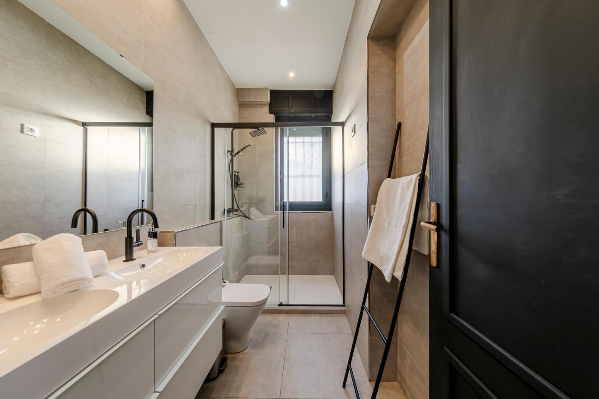 Isg Apartments Modern Atticpool At The Cathedralfree Parking セビリア エクステリア 写真