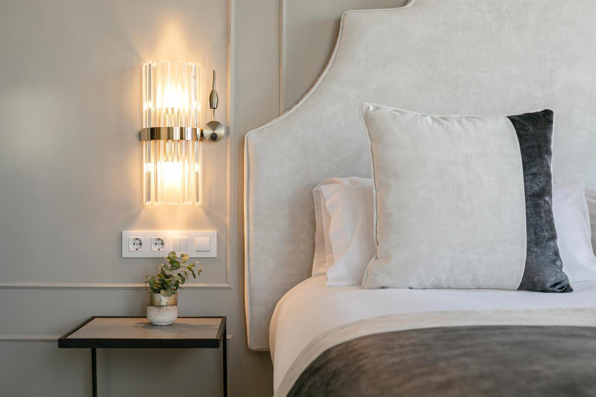 Isg Apartments Modern Atticpool At The Cathedralfree Parking セビリア エクステリア 写真