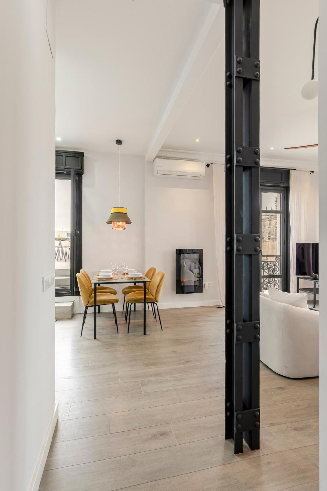 Isg Apartments Modern Atticpool At The Cathedralfree Parking セビリア エクステリア 写真