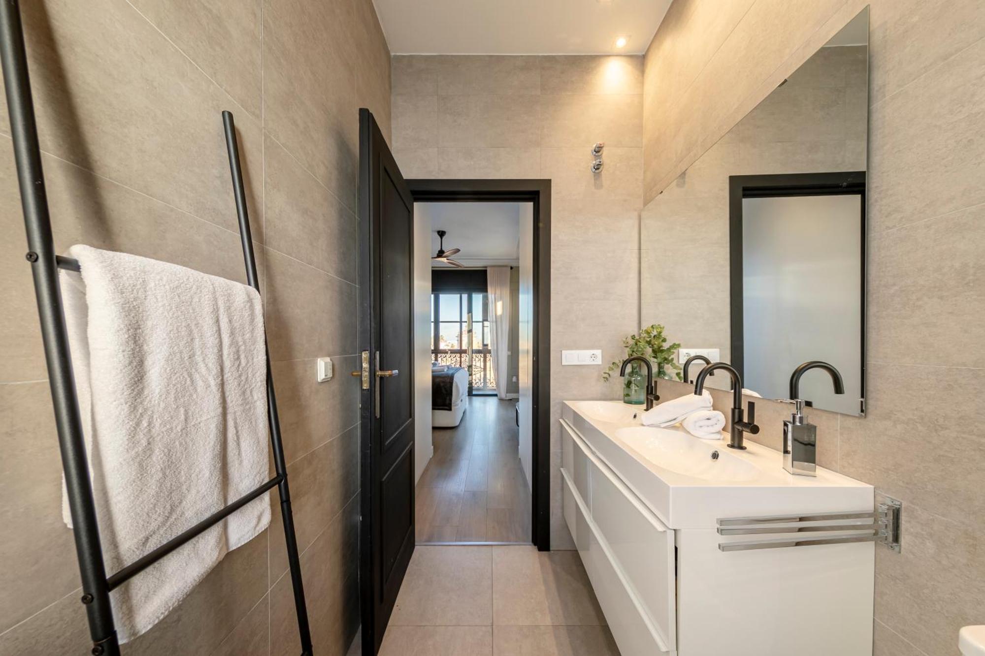 Isg Apartments Modern Atticpool At The Cathedralfree Parking セビリア エクステリア 写真